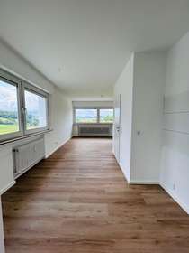 Blick ins Wohnzimmer und Küche